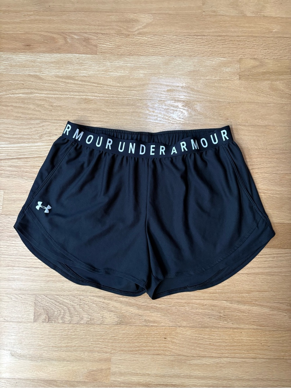 Under Armour Heatgear Black Loose Shorts Size XL in Excellent Condition